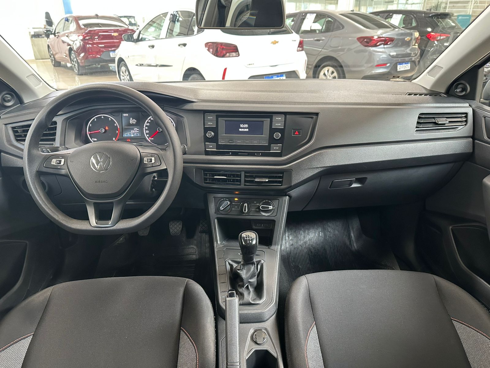 VOLKSWAGEN POLO