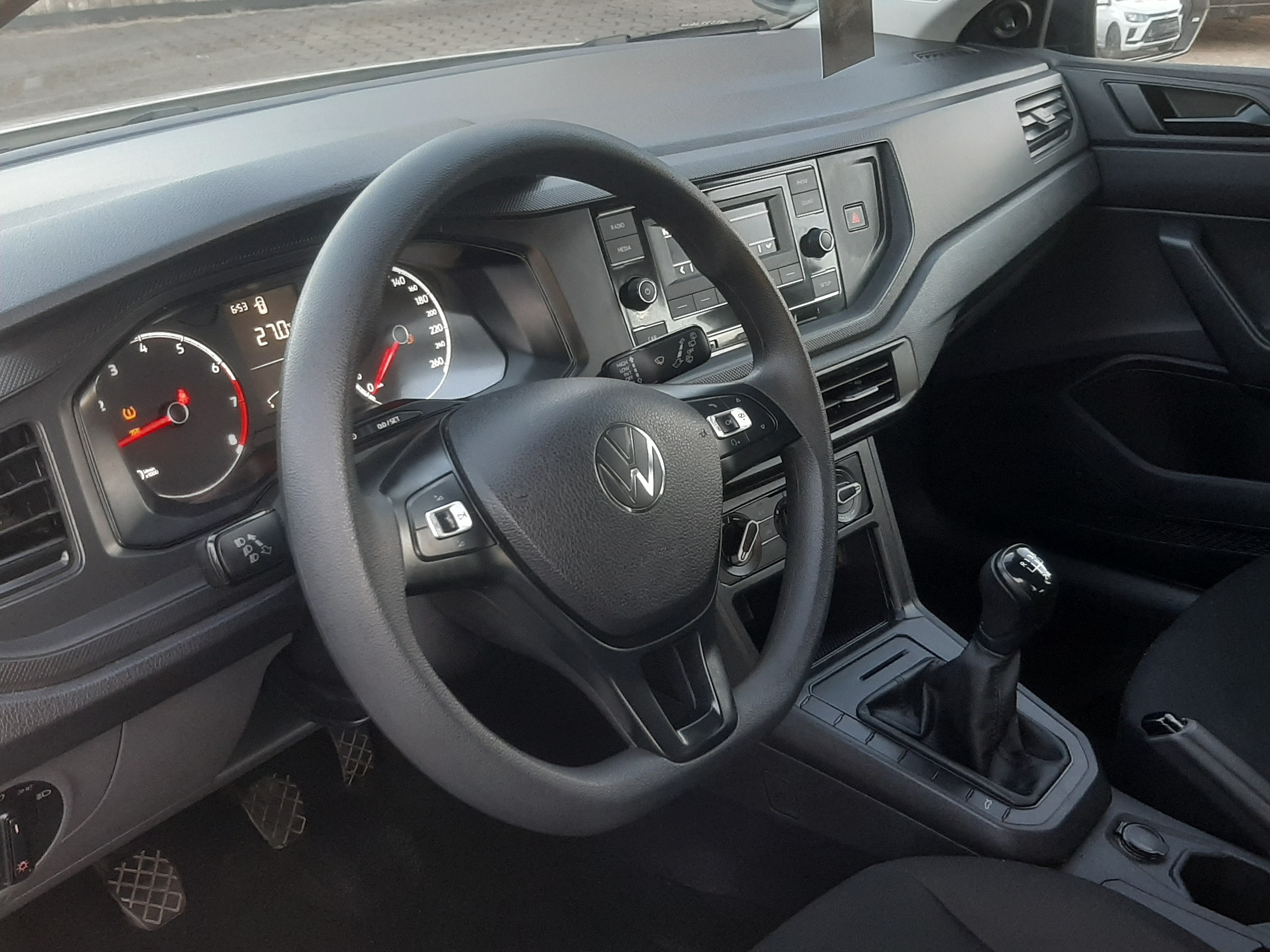 VOLKSWAGEN POLO