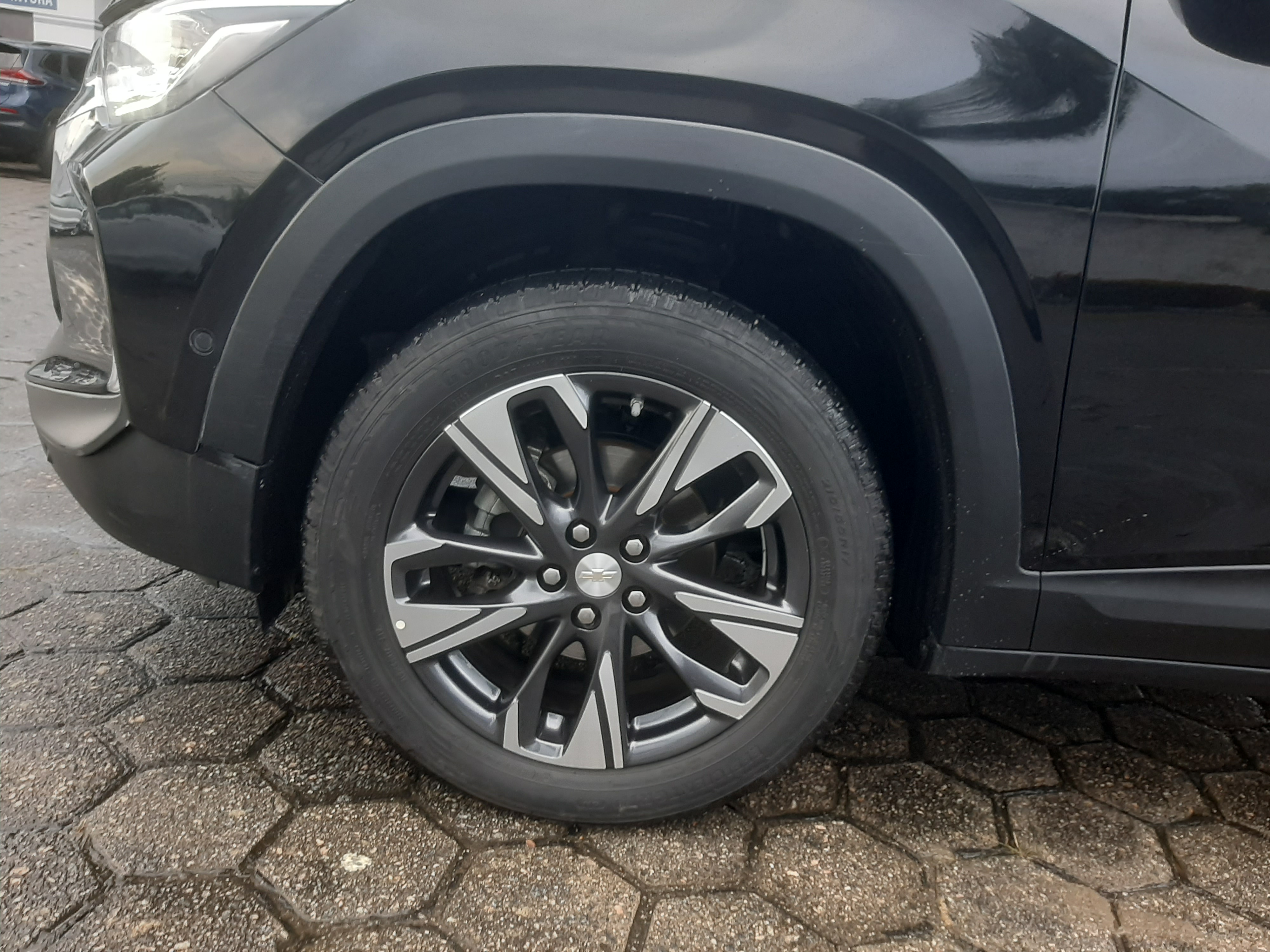 CHEVROLET TRACKER