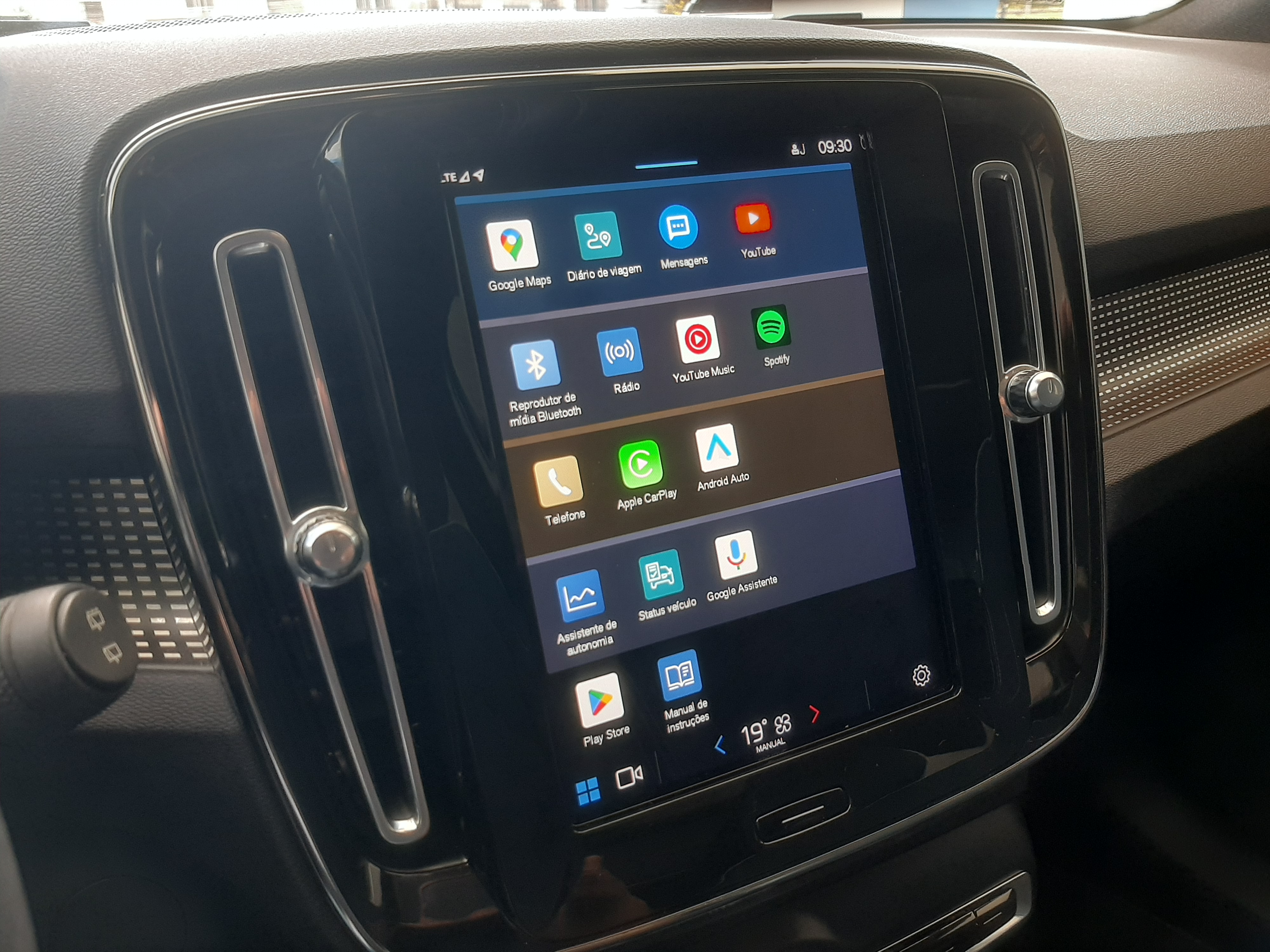 VOLVO XC40